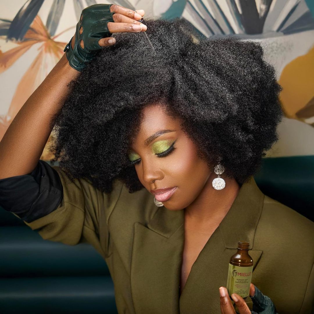 Mielle Organics Rosemary Mint Scalp & Hair Strengthening Oil for All Hair Types (2 Fl Oz)